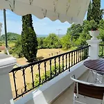 Deza Apartamento Ermones